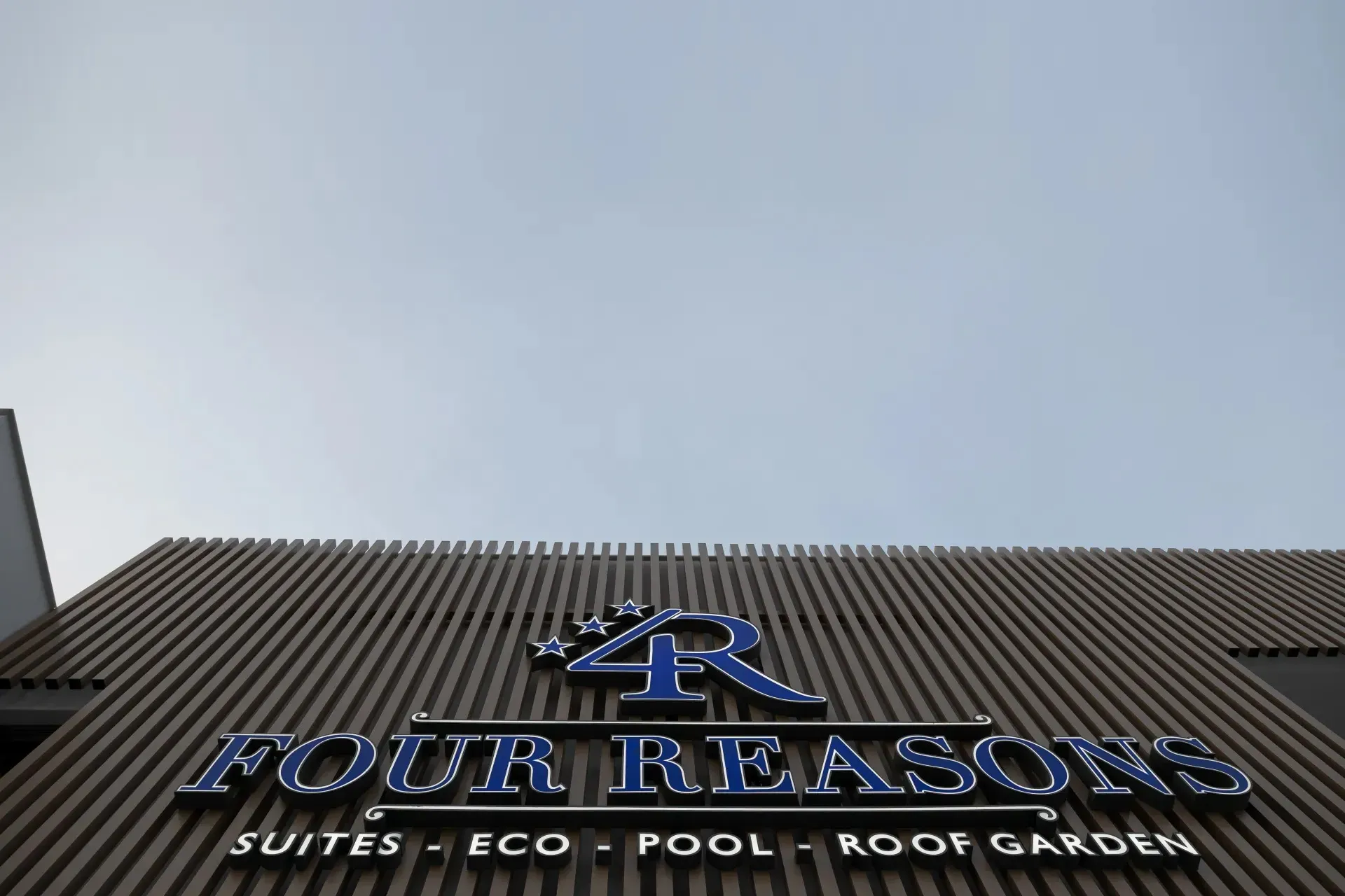 Το σήμα Four Reasons - Suites, Eco, Pool, Roof Garden